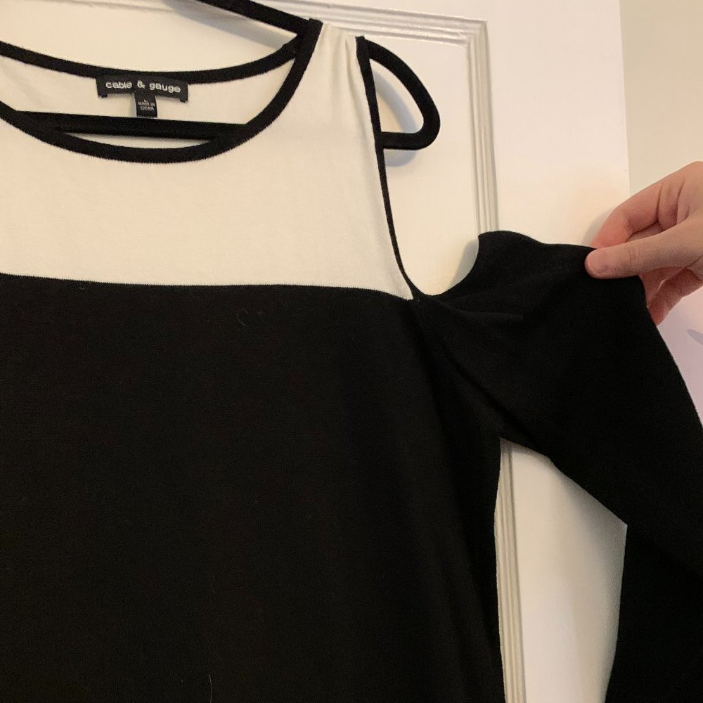 Shoulderless Black& White Sweater